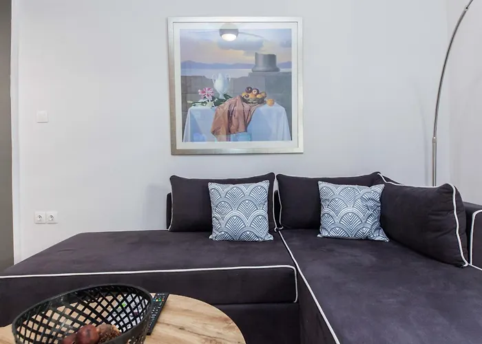 Exarhia Silver Moon With Acropolis View