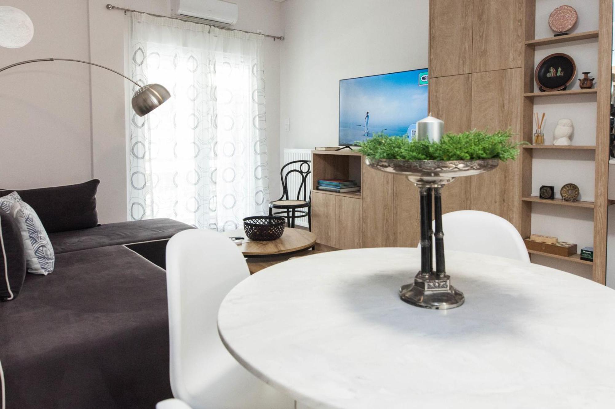Exarhia Silver Moon With Acropolis View *
