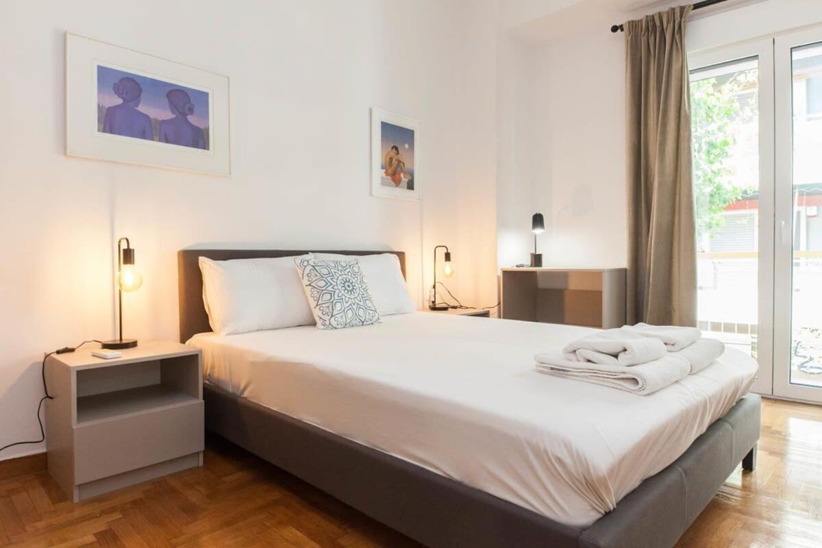 Exarhia Silver Moon With Acropolis View *